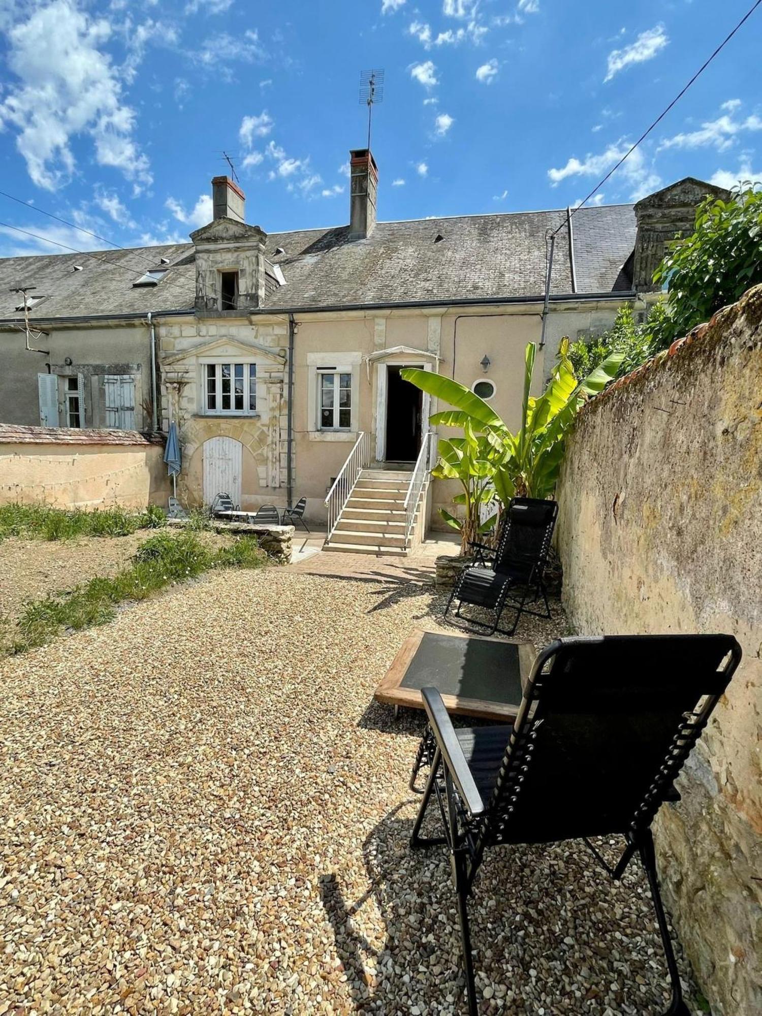 Les Anciennes Ecuries Du Chateau Vatan ภายนอก รูปภาพ